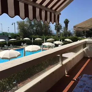 公寓式酒店 Memi, 马里纳迪马萨